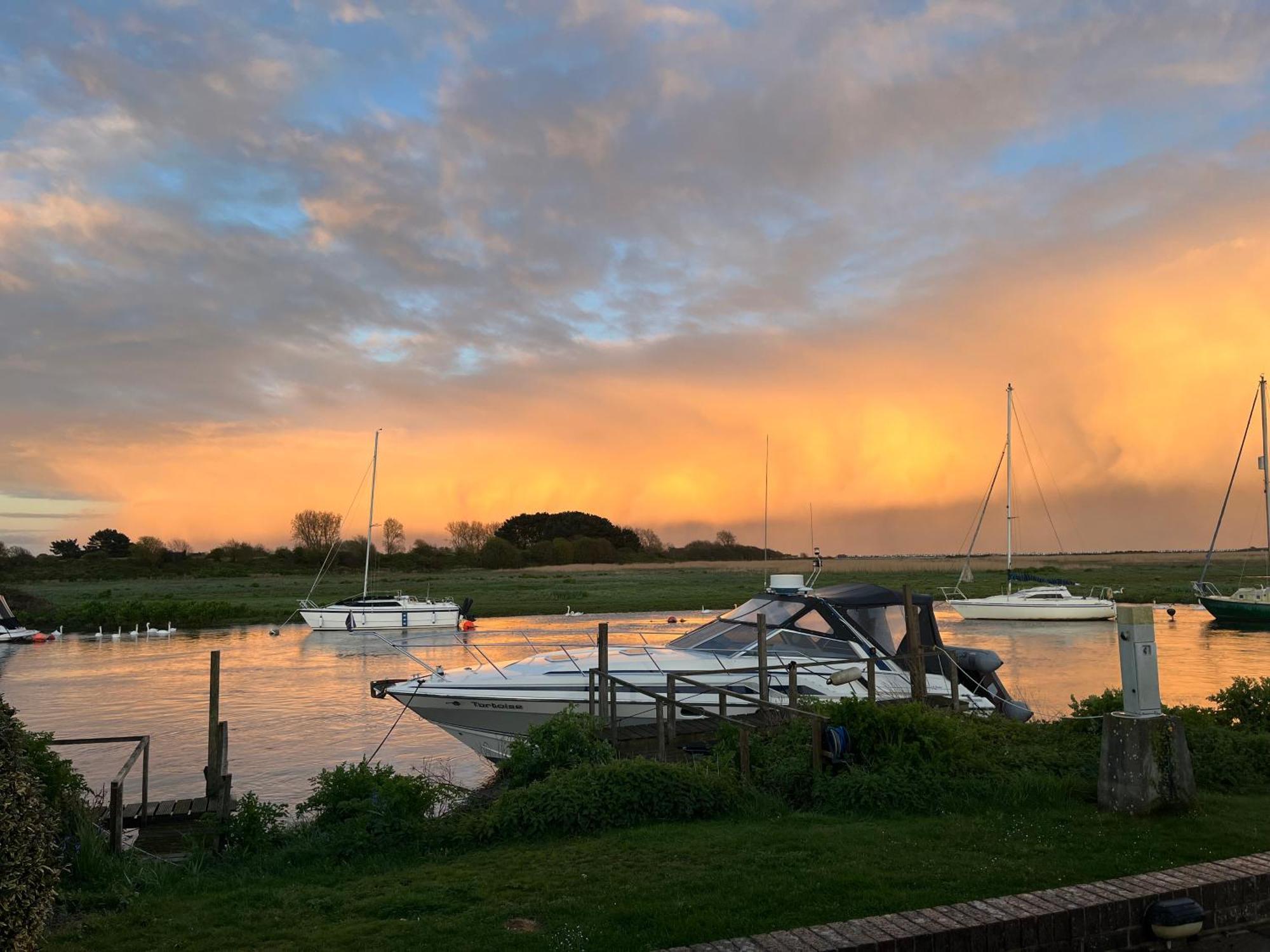 Hot Tub With A View - Christchurch Harbour Ngoại thất bức ảnh