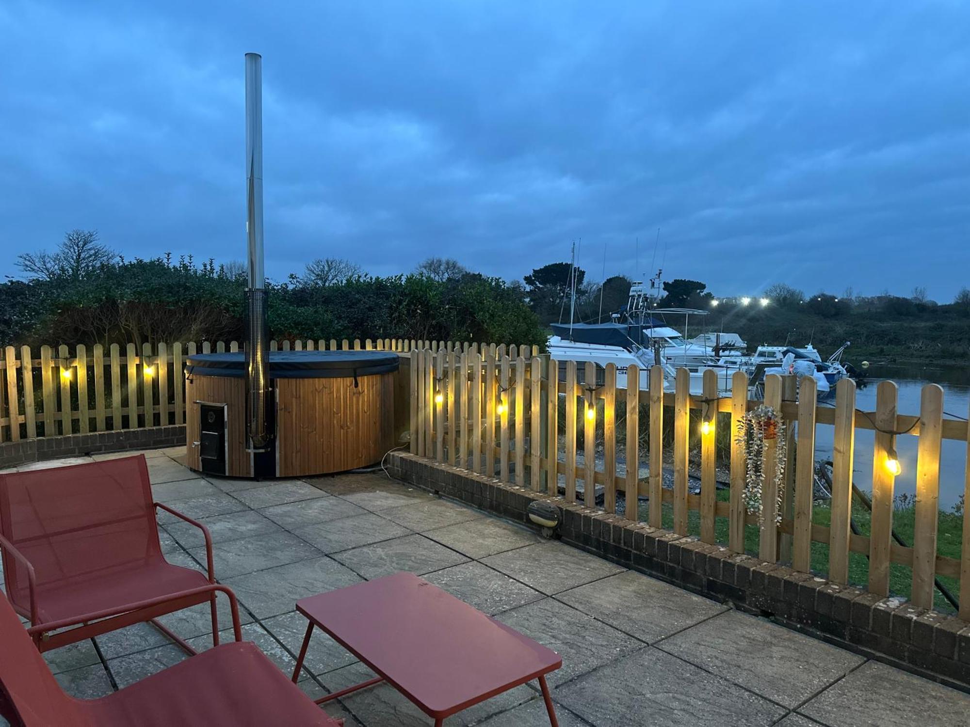 Hot Tub With A View - Christchurch Harbour Ngoại thất bức ảnh