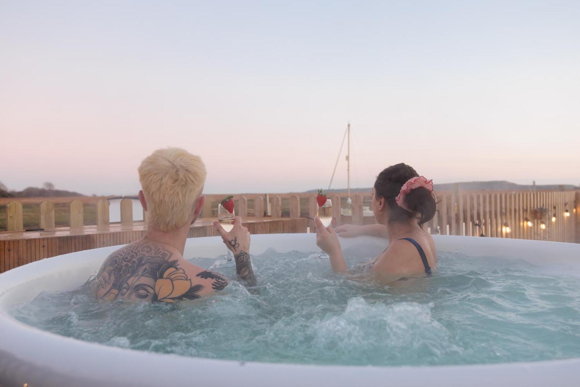 Hot Tub With A View - Christchurch Harbour Ngoại thất bức ảnh
