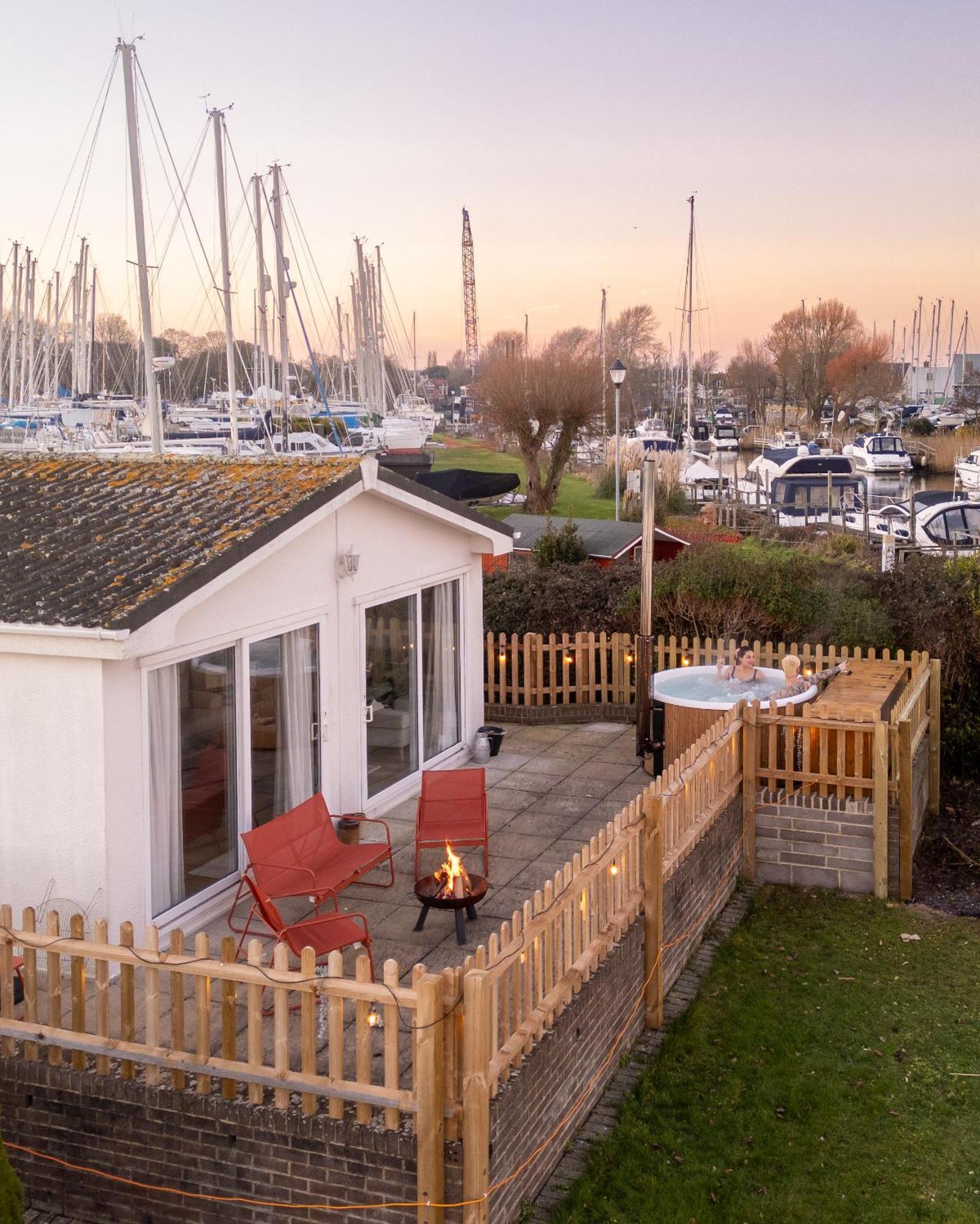Hot Tub With A View - Christchurch Harbour Ngoại thất bức ảnh